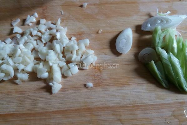 蒜蓉土豆丝的做法图解2
