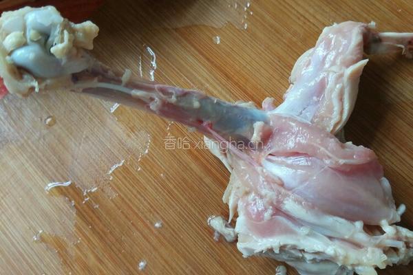 木耳鸡腿肉的做法图解3