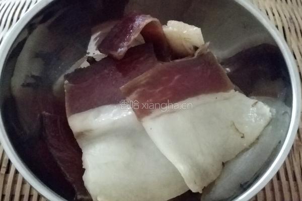 瓜叶腊肉汤的做法图解2