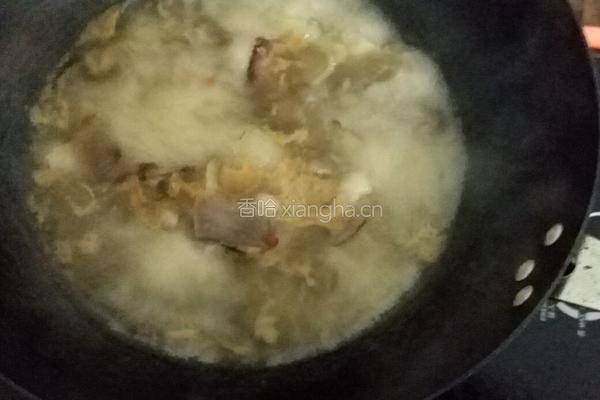 瓜叶腊肉汤的做法图解3