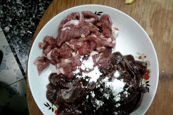 苦瓜猪肝瘦肉汤的做法图解3