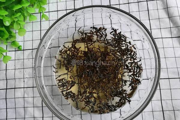 自制红茶奶茶的做法图解2