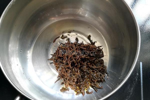 自制红茶奶茶的做法图解4