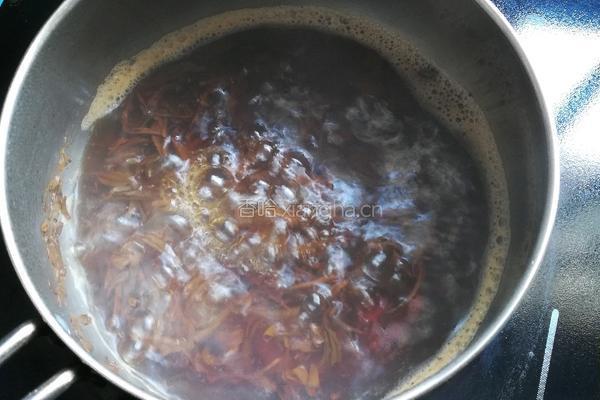 自制红茶奶茶的做法图解6