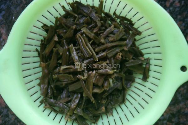 酸脆空心菜梗的做法图解1