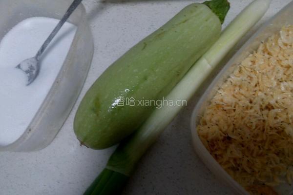 西葫芦炒鸡蛋的做法图解1