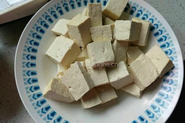 番茄豆腐的做法图解1