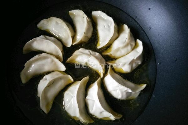 煎锅贴饺的做法图解8