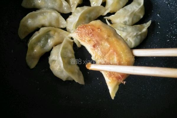 煎锅贴饺的做法图解10