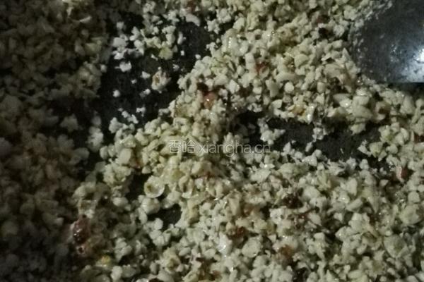炒花生的做法图解3