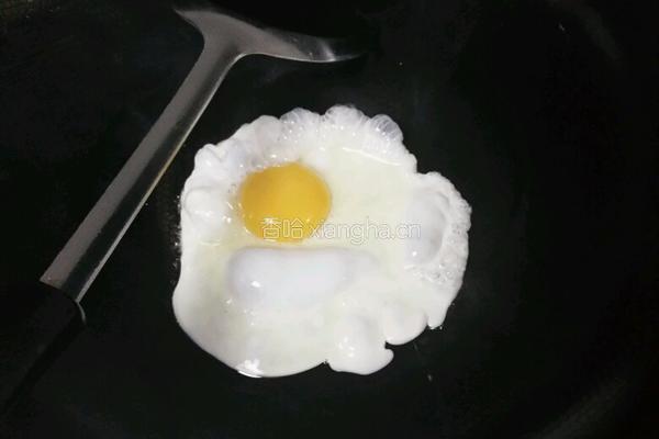 鸡蛋番茄黄瓜全麦三明治的做法图解3