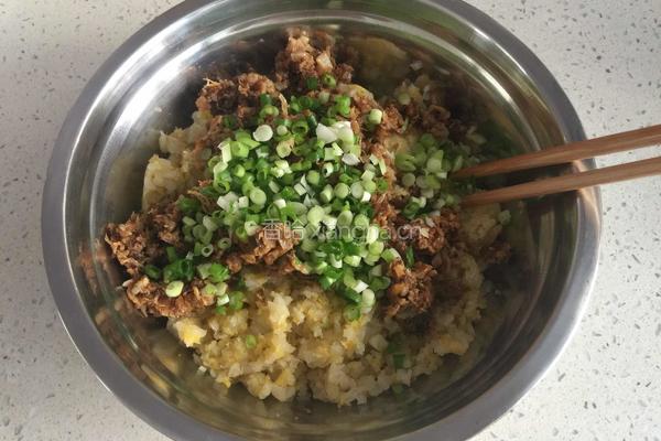 酸菜油滋了馅的做法图解4