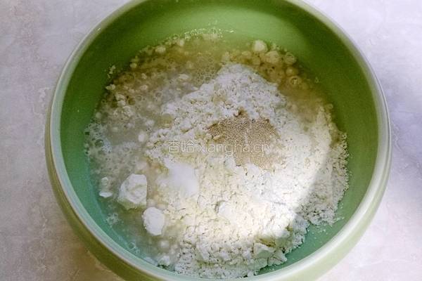 蛋黄千层饼的做法图解2