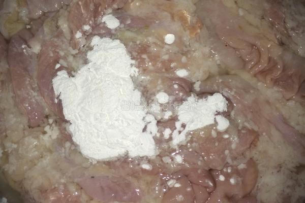 酸菜炒大肠的做法图解1