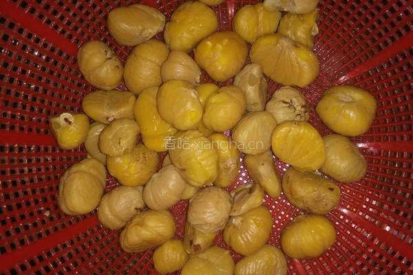 板栗焖鸡的做法图解2