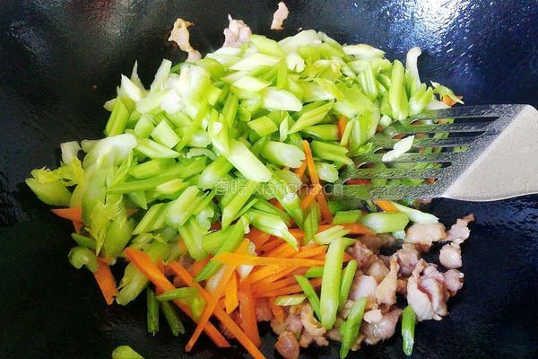 芹菜炒肉丝的做法图解6
