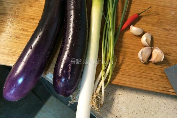 茄子肉丝的做法图解2