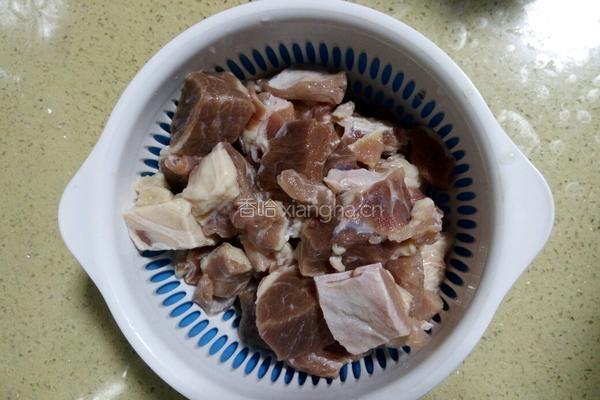 萝卜炖牛腩的做法图解3