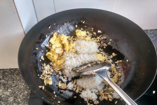 快手香菇蛋炒饭的做法图解6