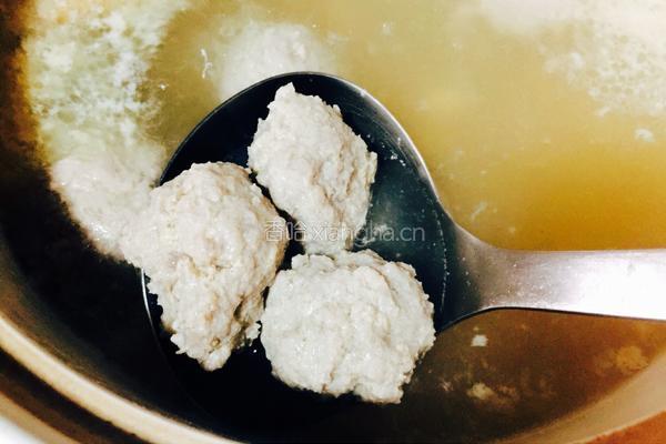 自制肉丸子白菜汤的做法图解6
