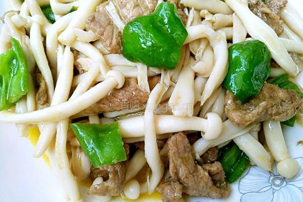 海鲜菇炒肉片的做法图解1