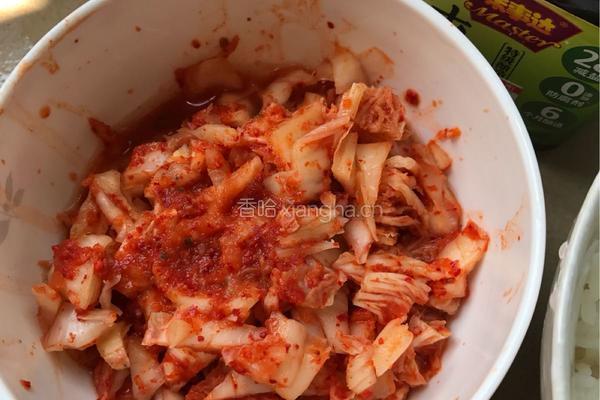辣白菜炒饭的做法图解2