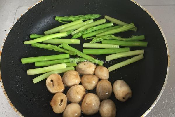 西冷牛排配芦笋袖珍菇的做法图解13