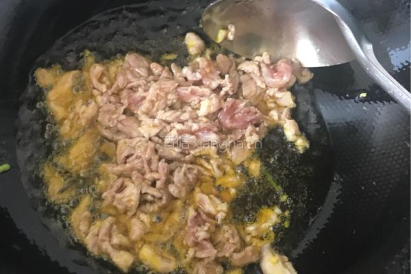 韭黄炒瘦肉的做法图解5