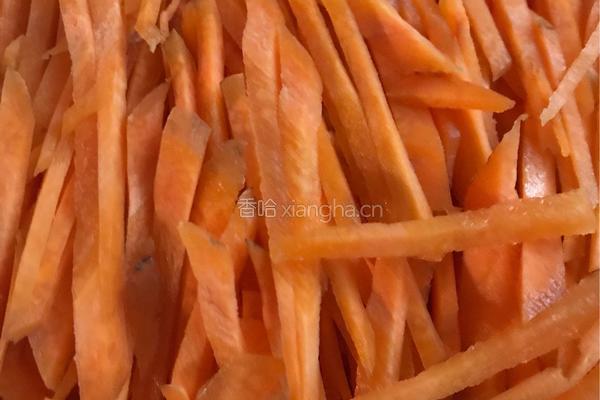 胡萝卜炖肉条的做法图解2