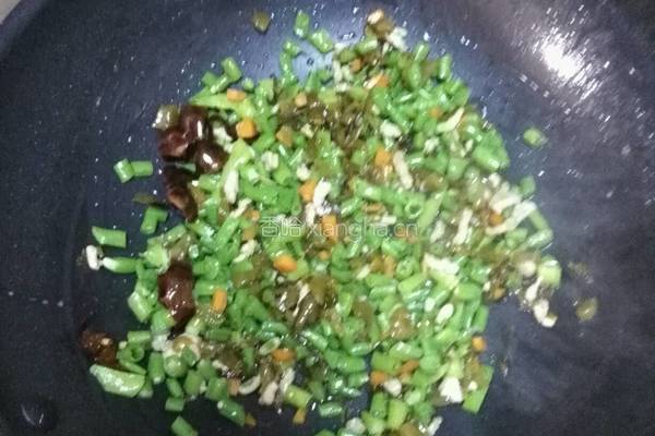 外婆菜炒豆角的做法图解2