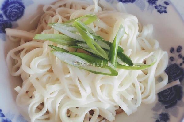 葱油拌面的做法图解1