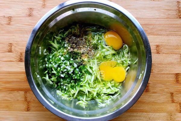 西葫芦鸡蛋软饼的做法图解4