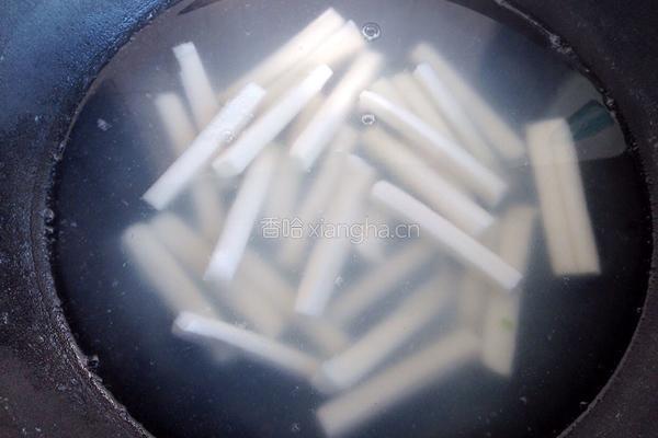 番茄鸡蛋炒年糕的做法图解2