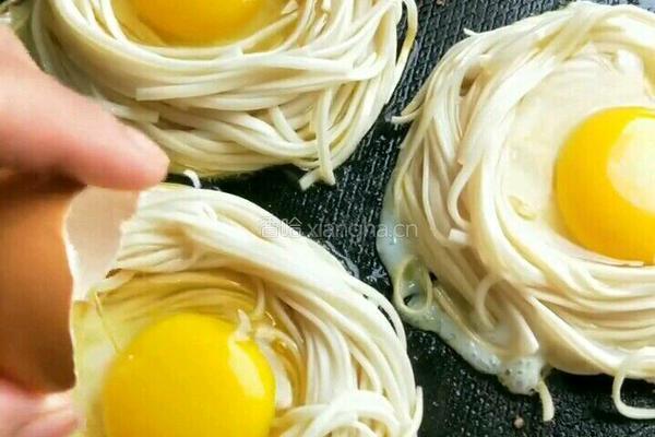 煎面条的做法图解2