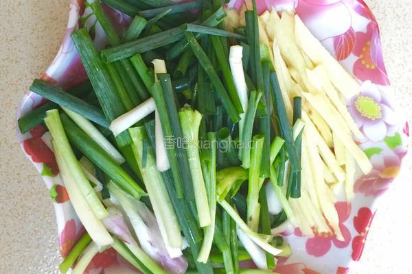 姜葱炒海螺肉的做法图解2