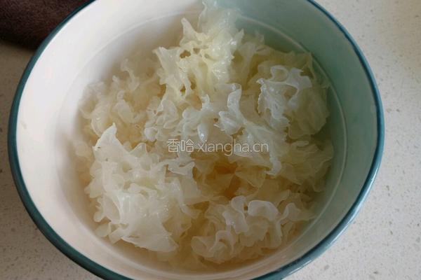 南瓜银耳羹的做法图解2