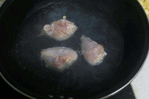 木耳土豆炒鸡的做法图解2