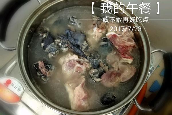 茶树菇乌鸡汤的做法图解2
