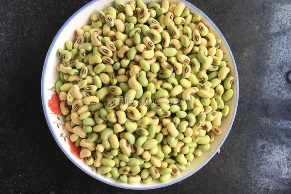 凉拌嫩饭豆的做法图解1