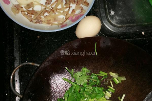 莲藕炒鱿鱼丝鸡蛋的做法图解1