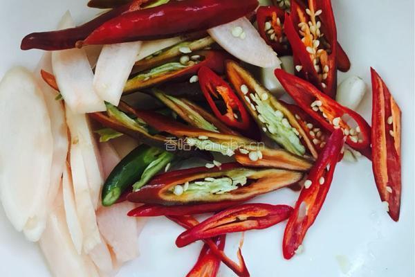 川味泡菜麻麻耙泥鳅的做法图解3