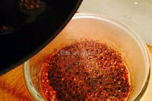 炒鸡下饭的香菇辣椒酱的做法图解2