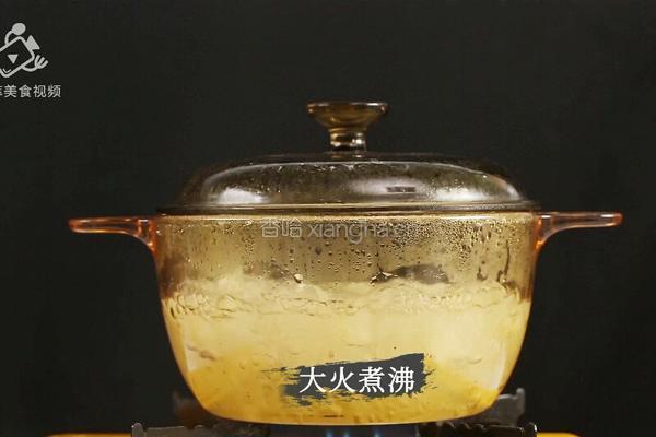 菠萝银耳羹 夏季必喝的美容养颜排毒汤的做法图解5