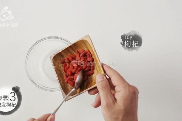 菠萝银耳羹 夏季必喝的美容养颜排毒汤的做法图解11