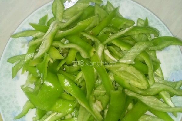 尖椒炒肉的做法图解2