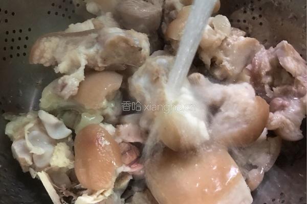 秘制红烧猪蹄的做法图解3