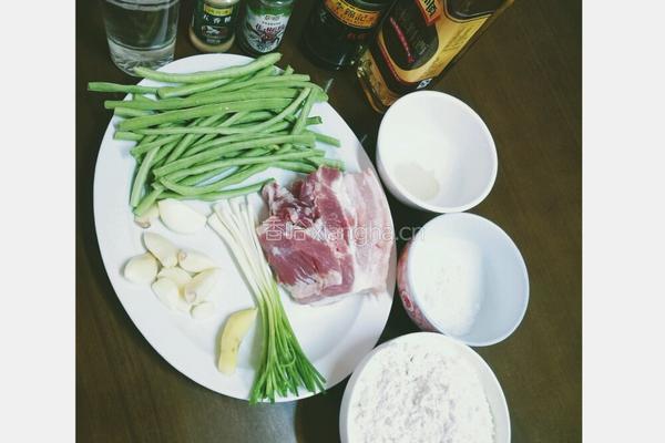 豆角肉馅煎包子的做法图解1