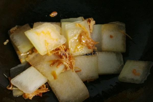 麻辣金针菇炒冬瓜的做法图解3