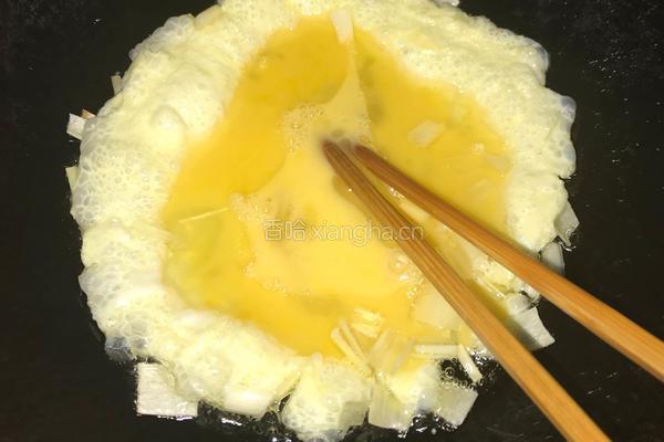鸡蛋炒米饭的做法图解1