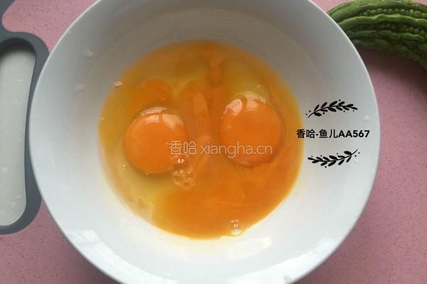 苦瓜炒鸡蛋的做法图解1